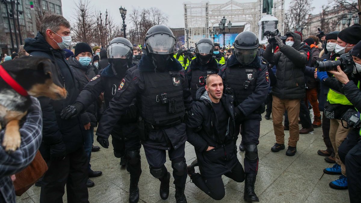 Při protestech v Rusku zatkli přes tisíc lidí. Je mezi nimi i žena Navalného